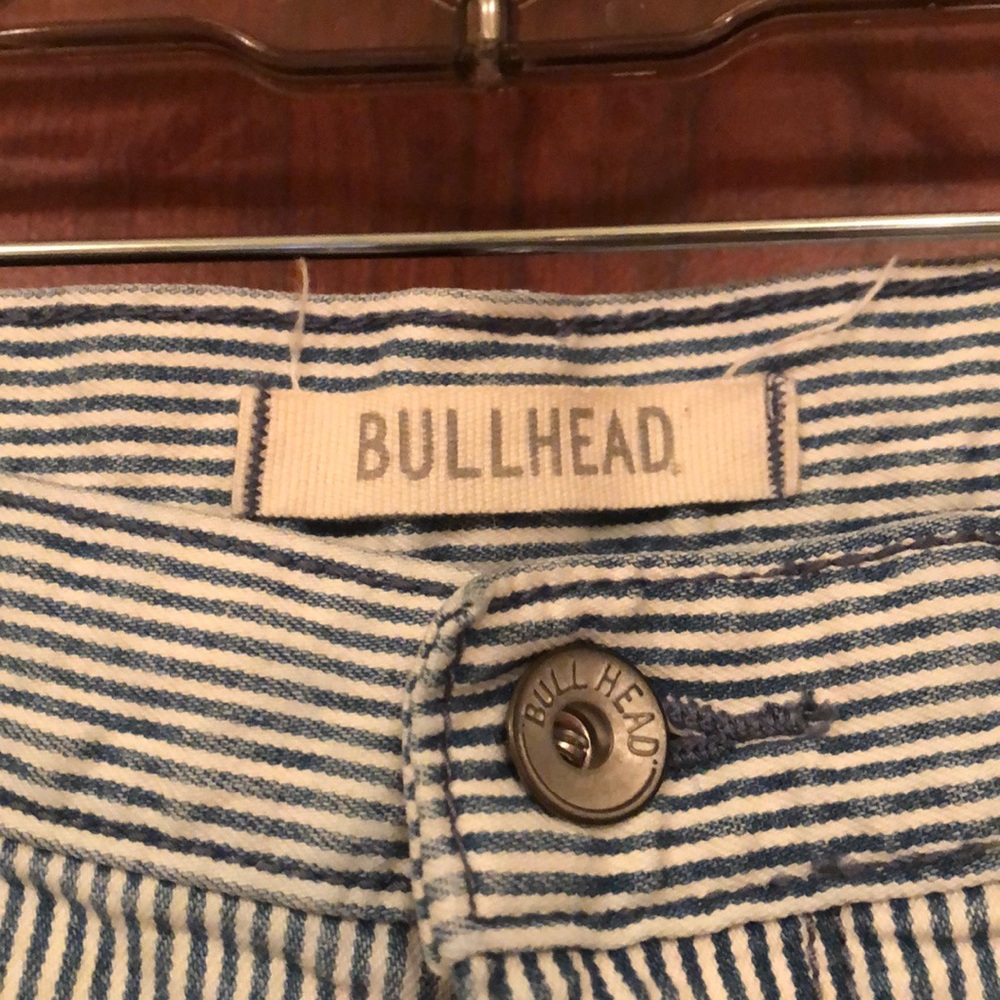 Shorts - Picture 2 of 4